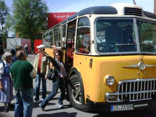 Es geht weiter mit dem Bus. Stadtrundfahrt durch Hamburg.