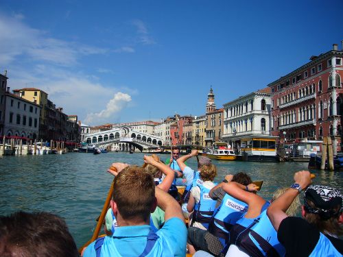 Mit dem Drachenboot auf dem Canale Grande