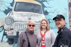 An der East Side Gallery.