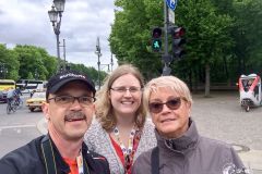 Ampelmännchen auf der Straße.