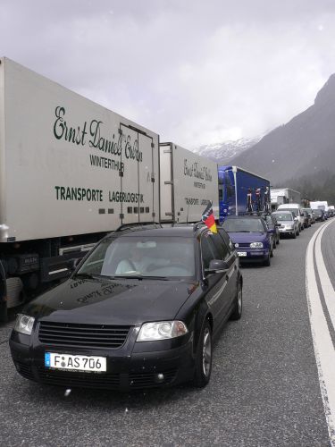 Vor dem San Bernadino Tunnel