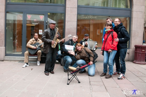 Neue Aufgabe, diesmal fotografiert euch mit Straßenkünstlern.