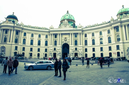 Die Spanische Hofreitschule Wien von außen.