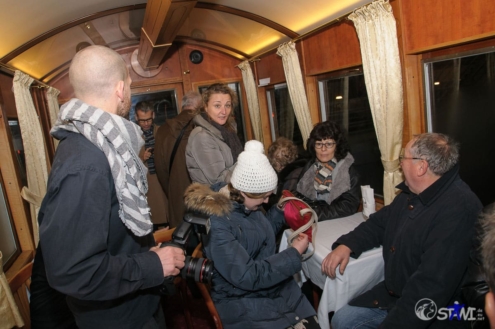 Sekt und Schnittchen.