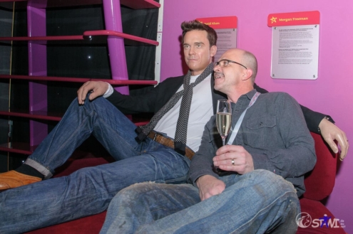 Kleiner Flirt mit Robbie Williams.