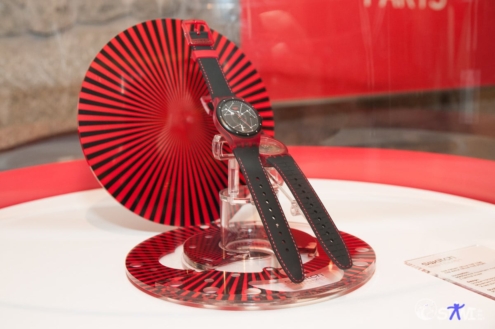 Swatch Sistem51 red.