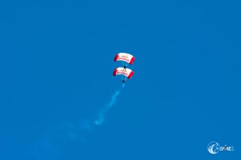 Red Bull Fallschirmspringer 