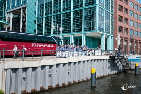 Gesangseinlage am Ufer.