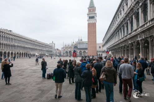 ...zum Markus Platz.