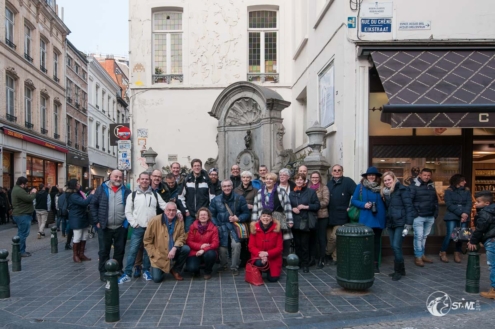 Gruppenfoto beim Manneken Pis.