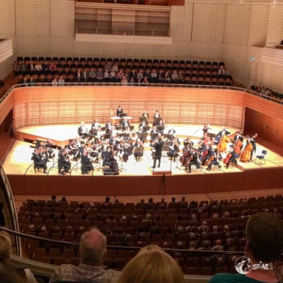 Im Konzertsaal. Nur mit dem Smartphone, da Kamera verboten.