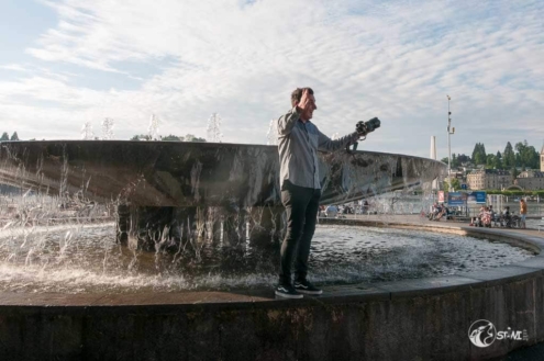 Jef Briguet - Fotograf - dirigiert die Club Member.